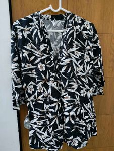 Chic Floral Print V-Neck Blouse