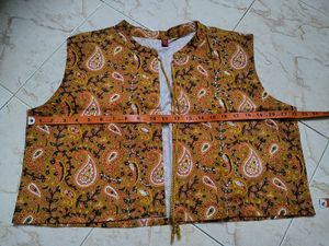Stylish Paisley Print Sleeveless Vest