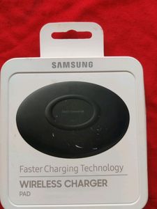 Samsung EP-P3100TBEGIN Wireless Charger Pad