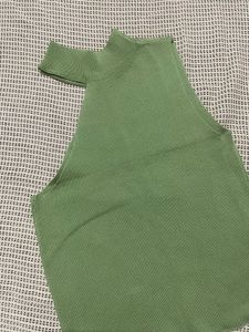 Chic Green Sleeveless Mock Neck Top
