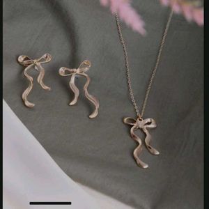 Elegant Bow Necklace & Earring Set