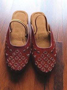 Maroon Juttis with Embellishments (6-8yrs)