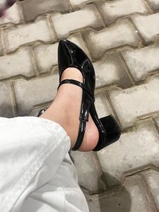 Chic Black Patent Slingback Heels