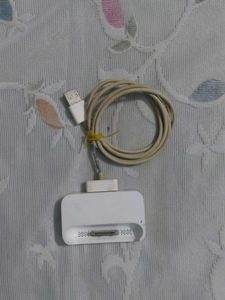 White Apple iPod Docking Station & Charger