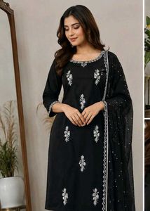 Chic Black &amp; White Embroidered Kurta Set