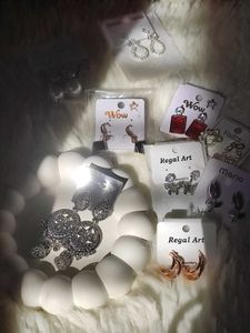Earrings (4 pairs)