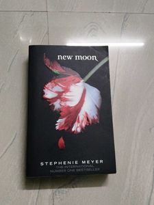 New Moon by Stephenie Meyer