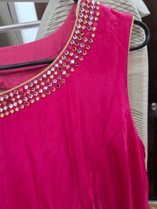 🎉Today only🎉magenta gown with doli design