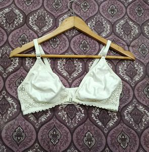 Comfortable White Everyday Bra(fixed price)