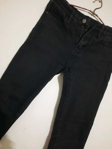 Black Cropped Jeans