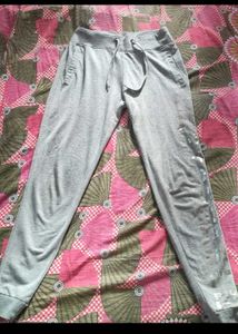 2 jogger pant and two shorts