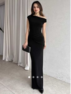 Elegant Black One-Shoulder Maxi Dress