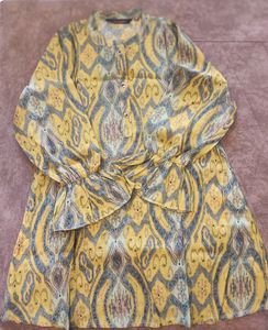 Smart Looking Silk Top, Printed, Size M