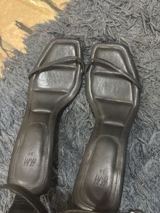 Chic Black Strappy Square Toe Sandals