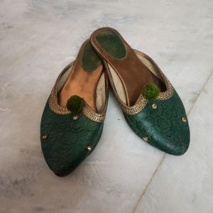 Green Mojari