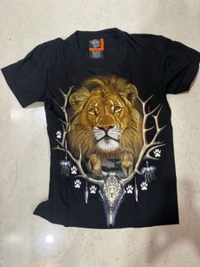 Unique Lion Graphic T-Shirt