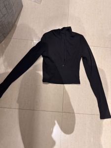 Black Long Sleeve Crop Top