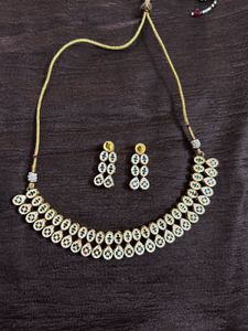 Red &amp; White Stone Necklace Set
