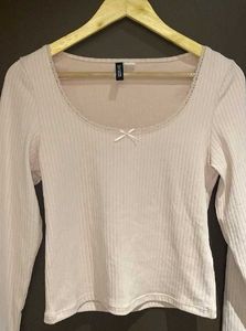 H&amp;M Cute Ribbed Long Sleeve Top