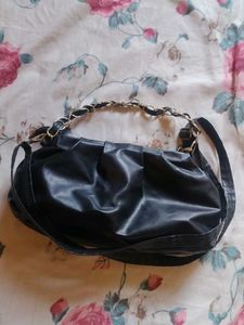 Chic Black Shoulder Bag with Gold Chain