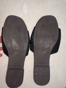 Stylish Black Flat Sandals