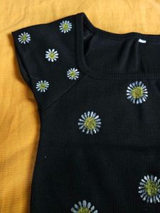 Black Daisy Print Cropped Top