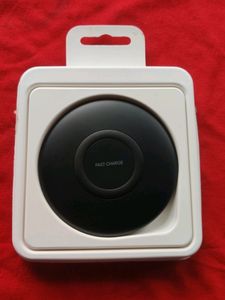 Samsung EP-P3100TBEGIN Wireless Charger Pad
