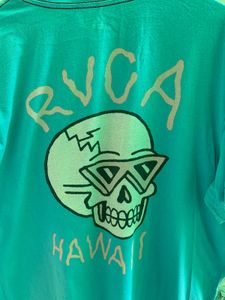 RVCA Hawaii Skull Graphic Tee (T527)