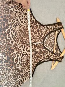 Chic Leopard Print Sleeveless Top