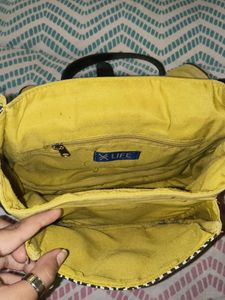 Chic Yellow &amp; Black Herringbone Crossbody Bag