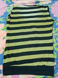 Sleeveless Cool Top, Green And Black. Size-M
