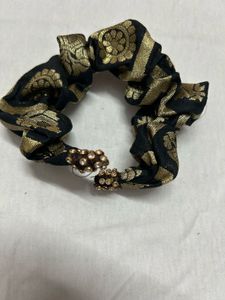 Elegant Black &amp; Gold Scrunchie