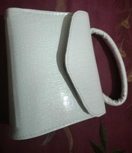 Chic White Croc Embossed Clutch