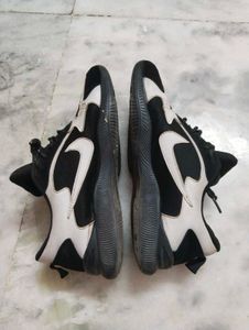 Men's Black &amp; White Athletic Shoes
