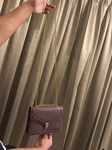 Chic Crocodile Textured Crossbody Bag