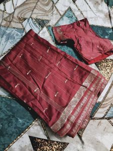 Elegant Maroon Saree with Golden Accents