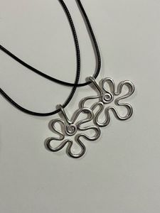 Y2k Pinteresty Chunky Flower Charm Necklace