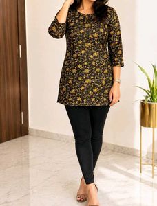 Embroidered velvet short Kurta