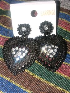 Chic Black Heart Dangle Earrings