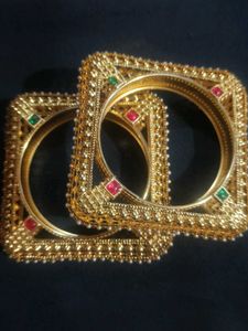 Golden Pearl Bangles - pcs of 2