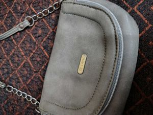 Chic Grey Chain Strap Crossbody Bag