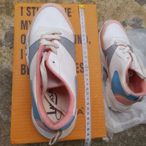 Women's Sneakers ( Length -28-29 Cm)