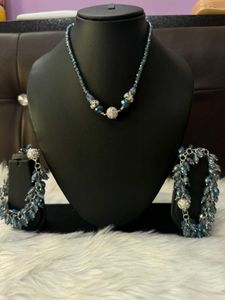 MAGNETIC NECKLACE