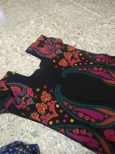 Black ⚫ beautiful print , stitched top😍rarely used. getting tight now