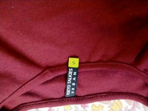Maroon Sleeveless Crop Top For Women