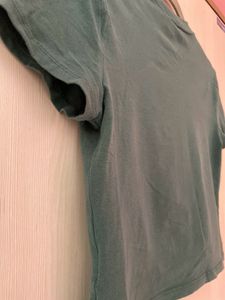 H&amp;M Green Cropped Round Neck T-shirt