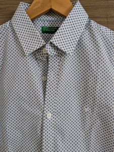 Men's Patterned Button-Up Shirt