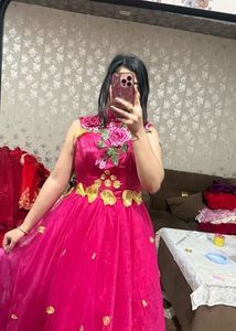 Stunning Pink Embroidered Gown🩷🎀🧚🏻‍♀️
