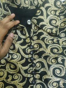 SALE ❗❗❗❗black&amp;gold festive puff sleeve crop top/