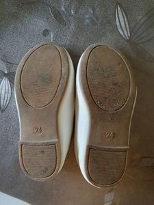 Girls Pretty White Shoes